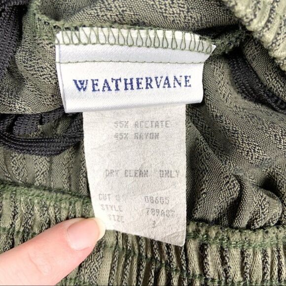 CLEARANCE! Green Weathervane Cropped Pants Junior’s 3 EUC - Picture 6 of 6